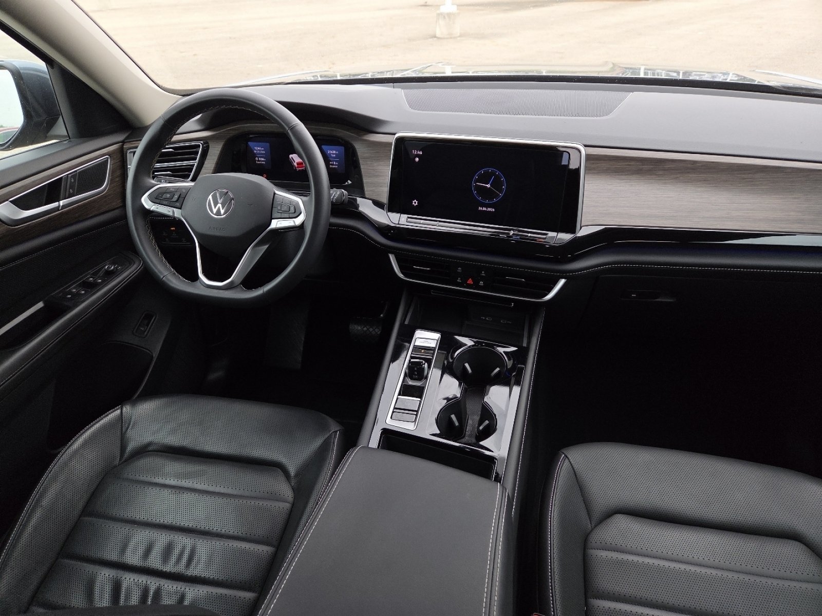 Used 2024 Volkswagen Atlas SEL AWD/4WD image 24