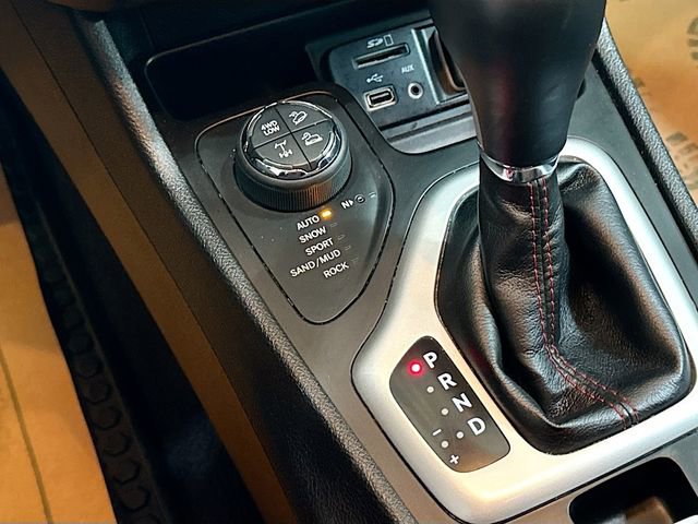 Used 2017 Jeep Cherokee Trailhawk w/ Cold Weather Group image 17