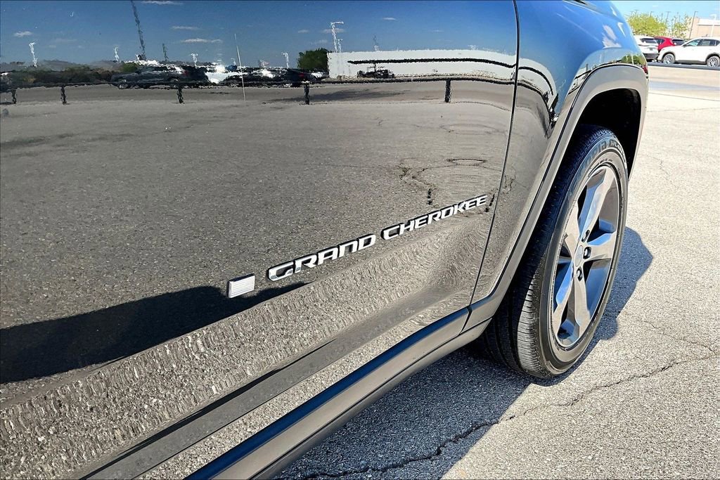Used 2022 Jeep Grand Cherokee L Limited image 32