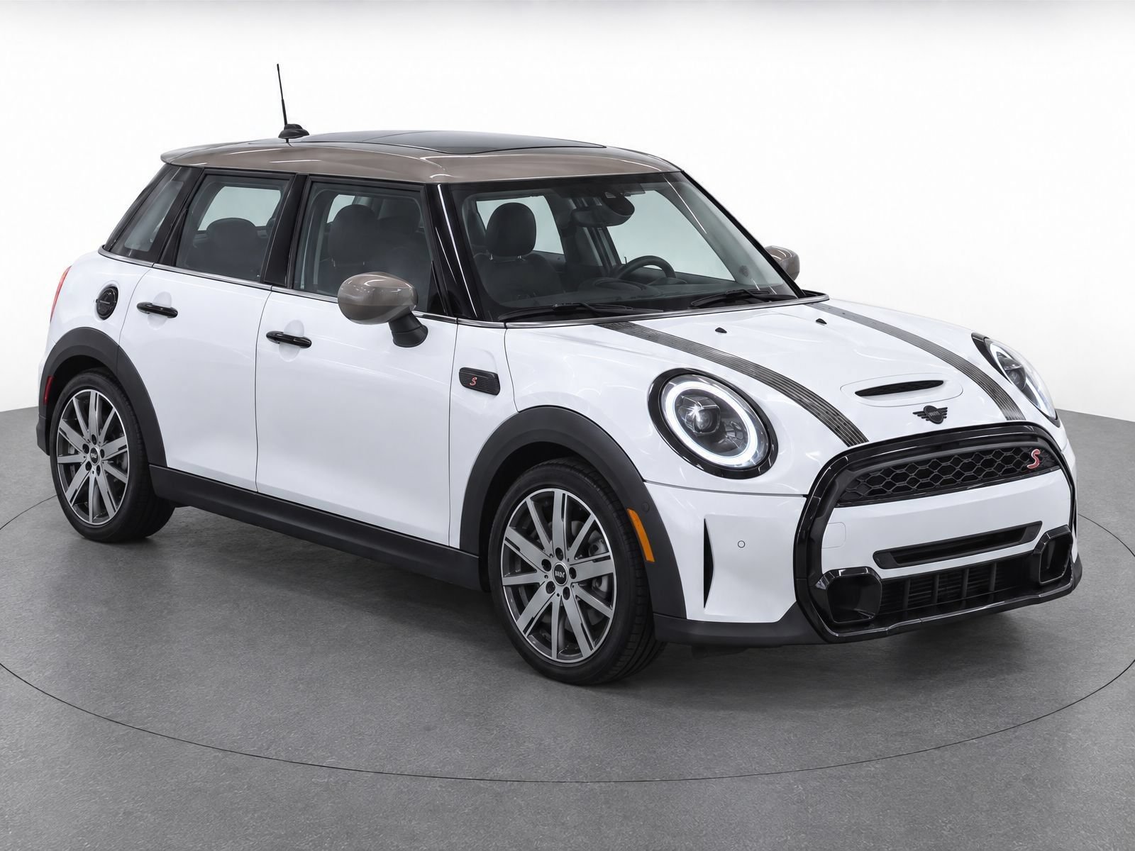 Used 2024 MINI Cooper S FWD image 1