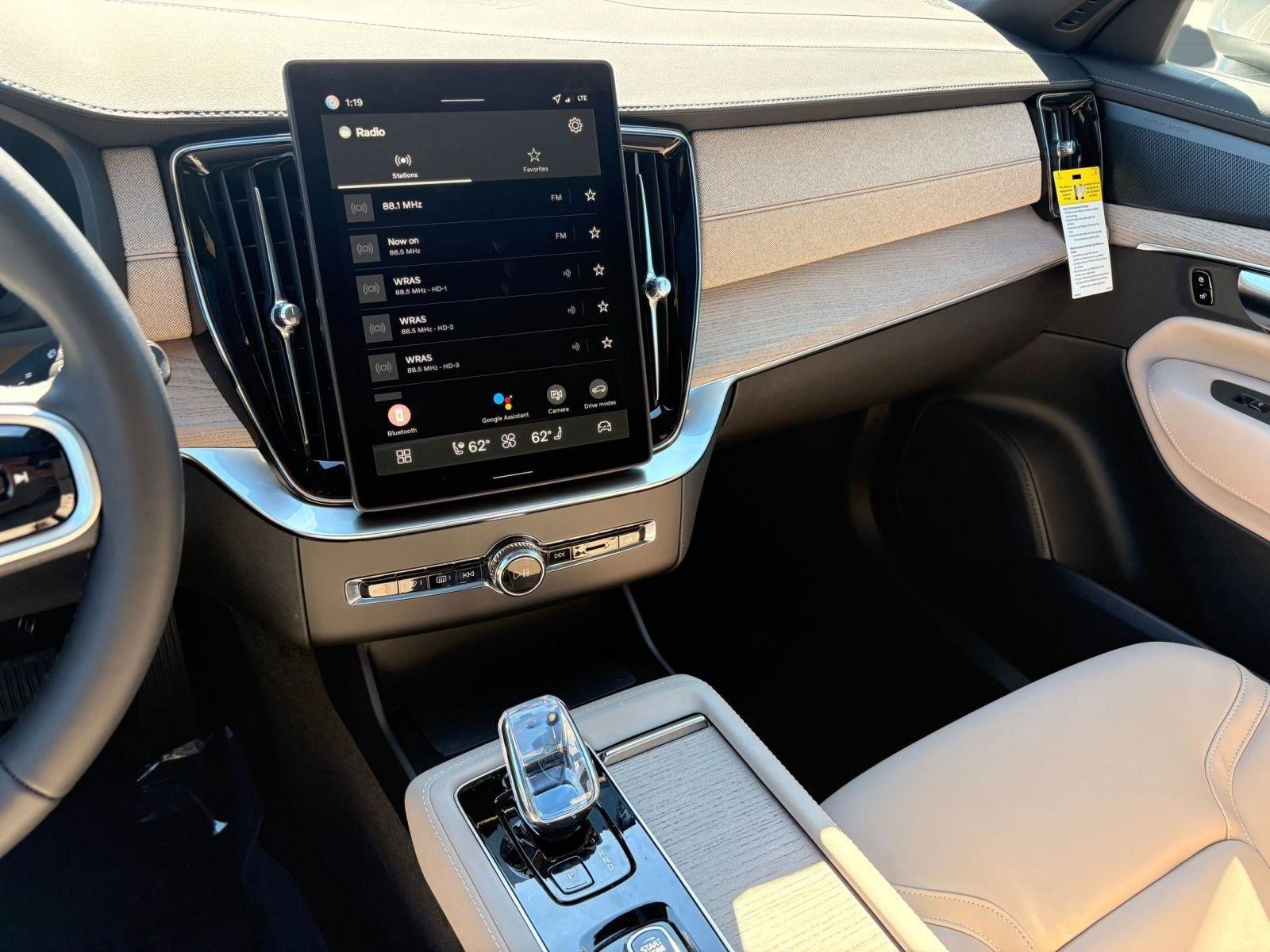 New 2026 Volvo XC90 B6 Plus w/ Protection Package Premier image 23