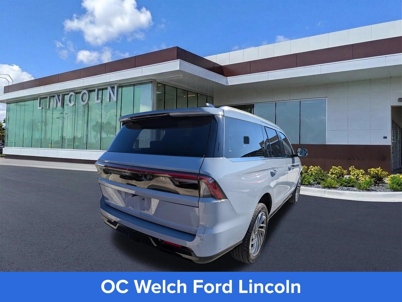 Certified 2025 Lincoln Navigator Reserve AWD/4WD image 5