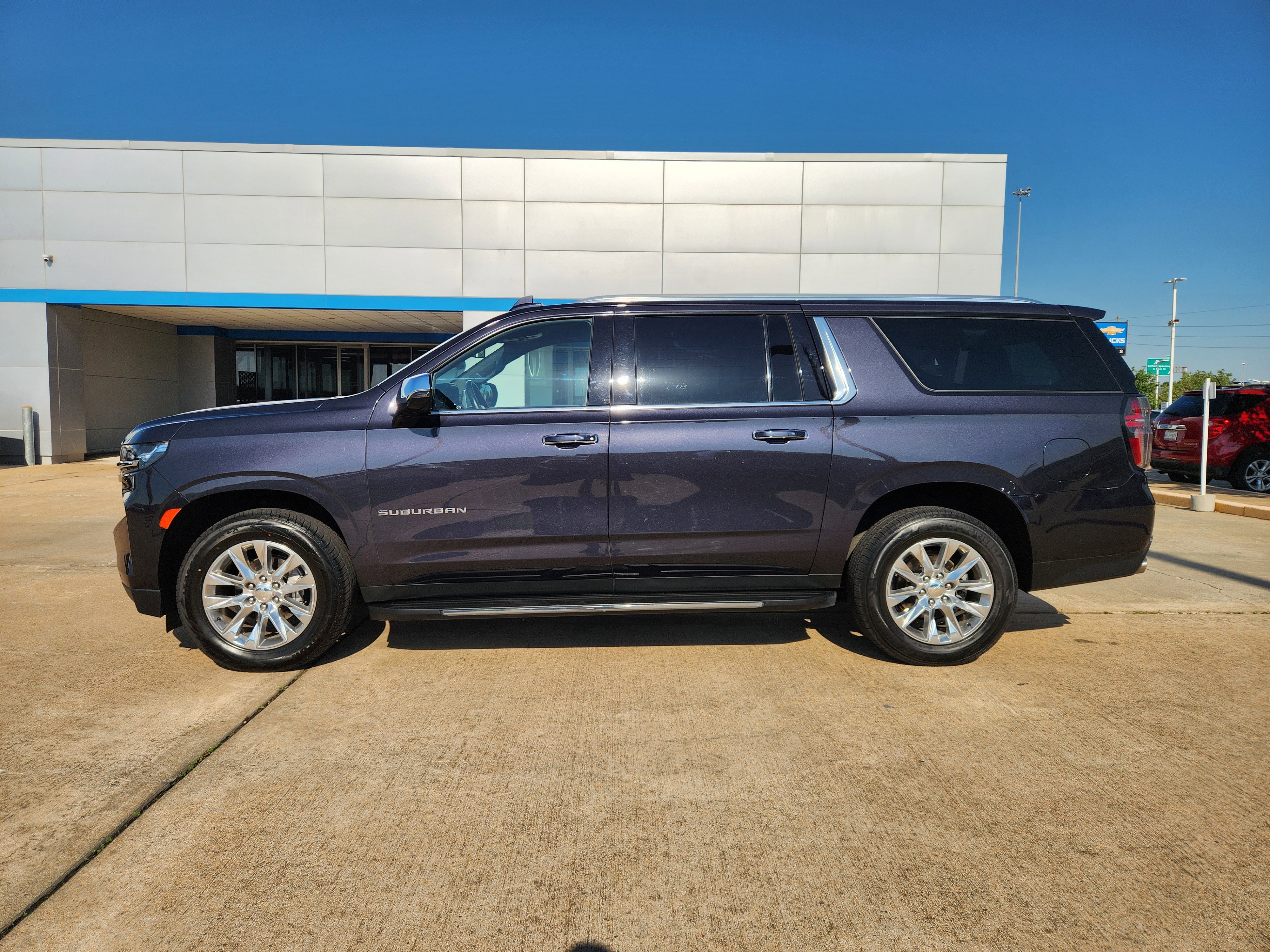 Used 2023 Chevrolet Suburban Premier RWD image 5