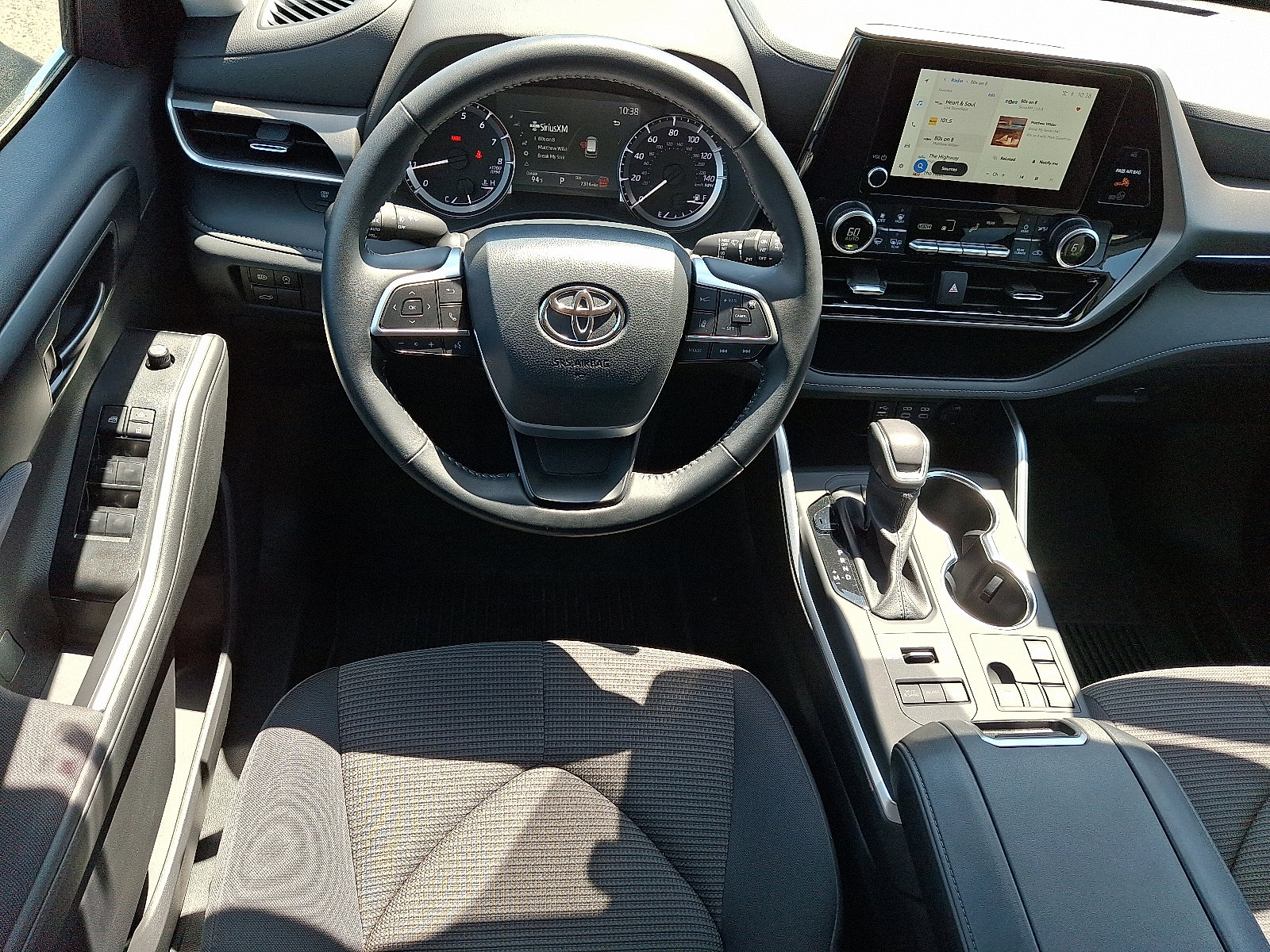 Used 2025 Toyota Highlander LE AWD/4WD image 12