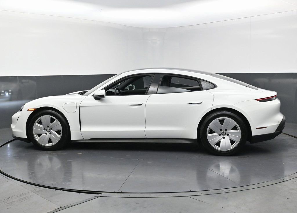 Used 2022 Porsche Taycan image 7