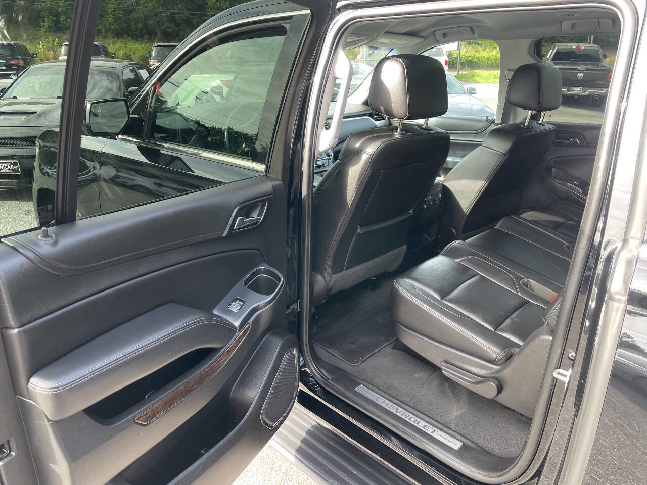 Used 2019 Chevrolet Suburban LT image 11