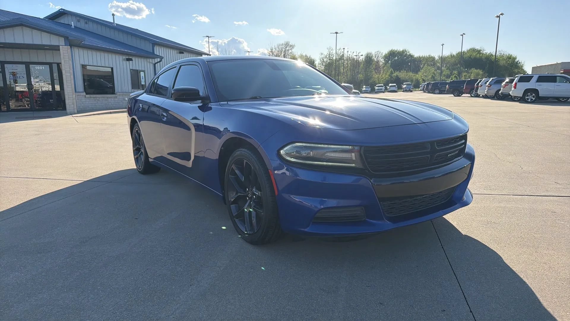 Used 2019 Dodge Charger SXT w/ Blacktop Package RWD image 28