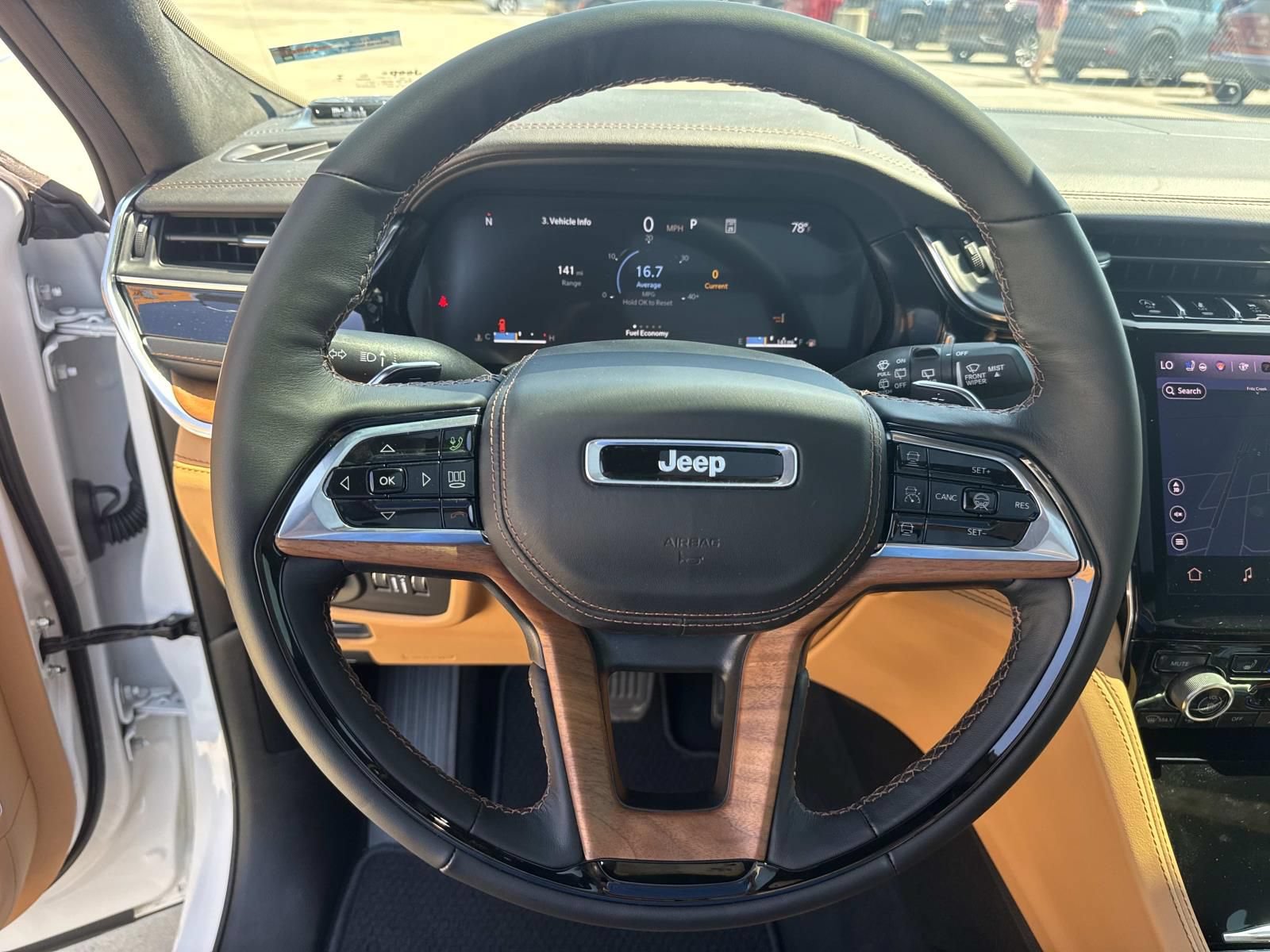 Used 2025 Jeep Grand Cherokee L Summit AWD/4WD image 22