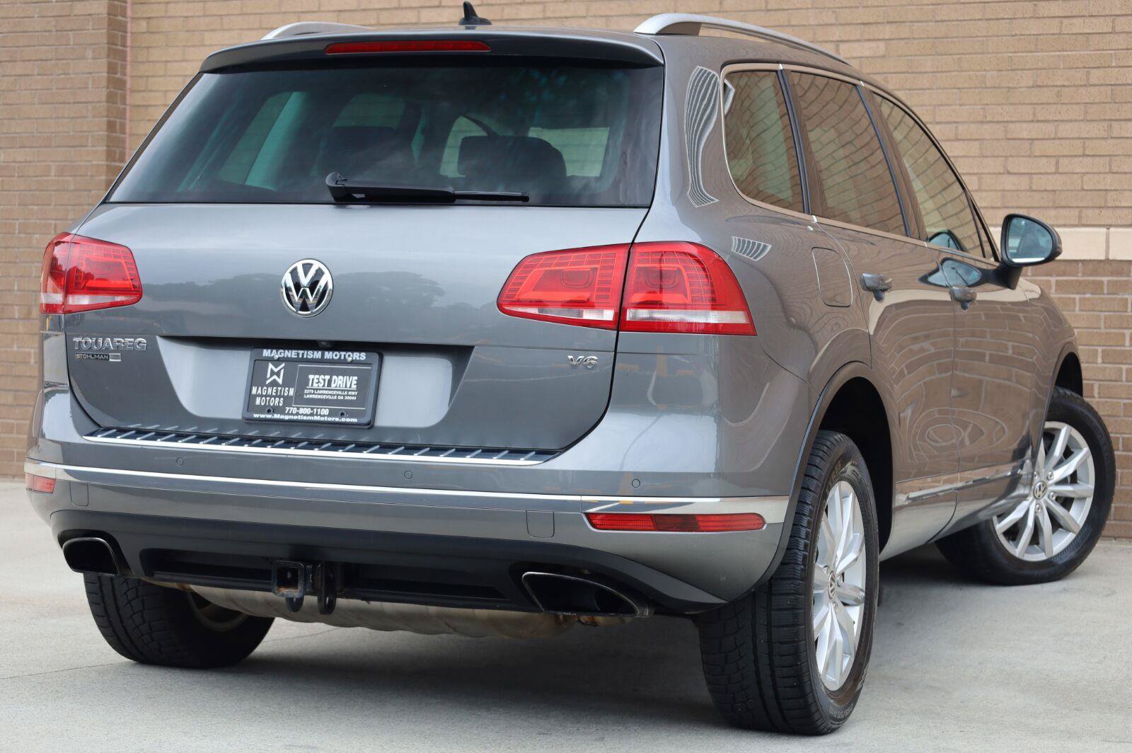 Used 2017 Volkswagen Touareg Sport AWD/4WD image 9
