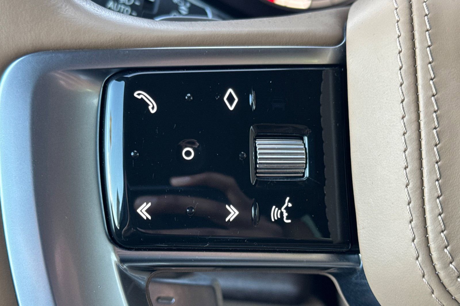 Certified 2023 Land Rover Range Rover Long Wheelbase SE image 28