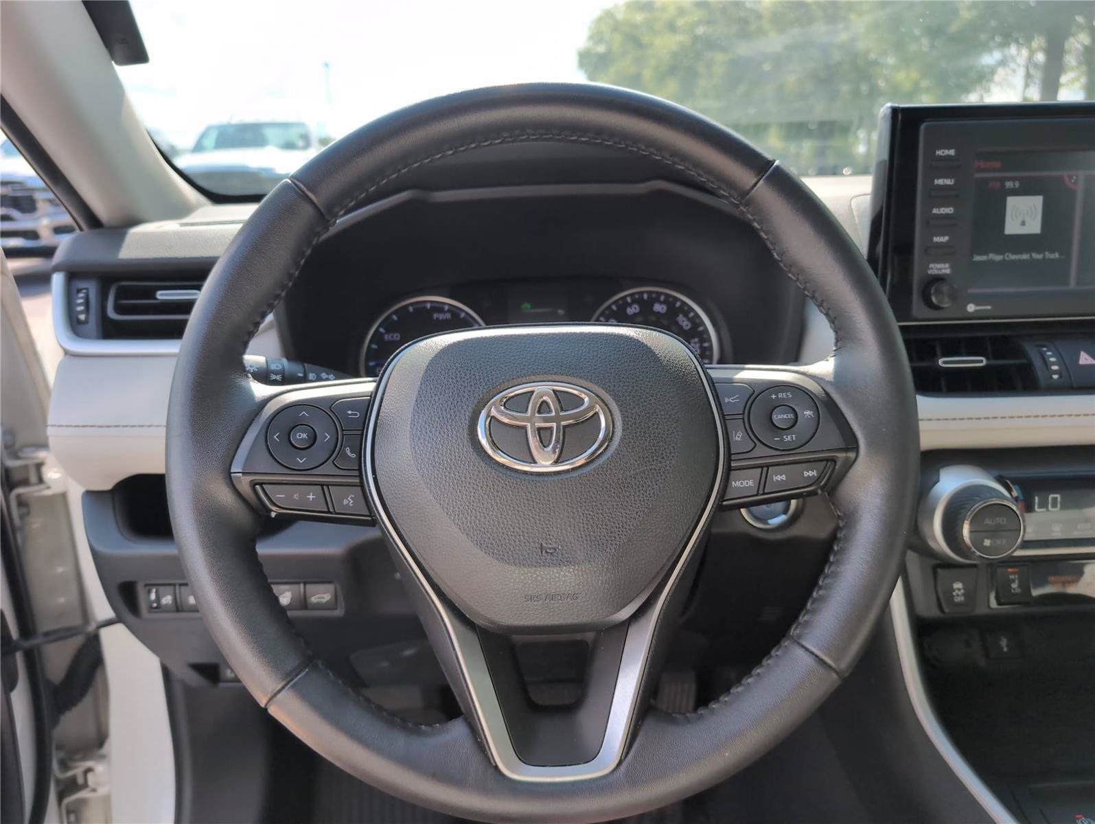 Used 2022 Toyota RAV4 XLE Premium AWD/4WD image 29