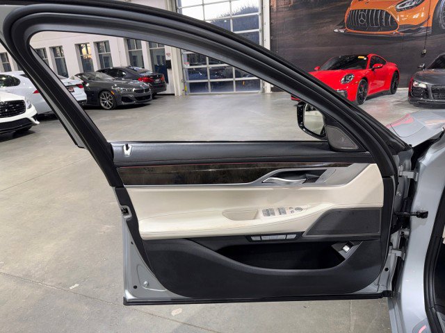 Used 2016 BMW 750i xDrive image 48