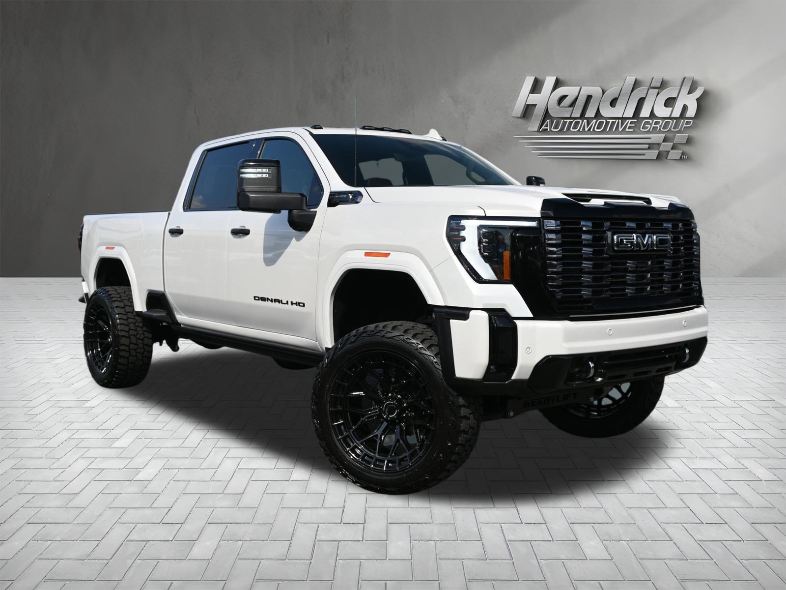 Used 2025 GMC Sierra 2500 Denali Ultimate image 2