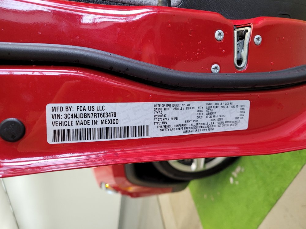 Used 2024 Jeep Compass Latitude image 33