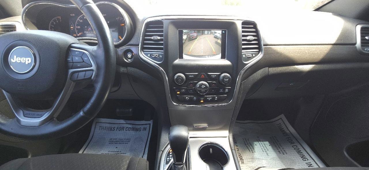 Used 2018 Jeep Grand Cherokee Laredo AWD/4WD image 13