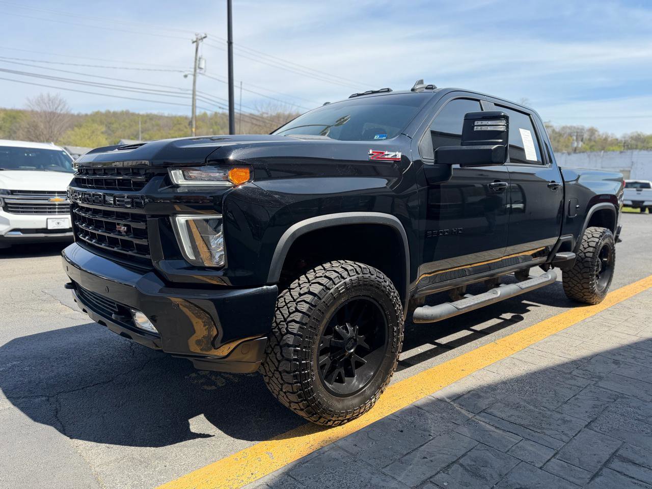 Used 2023 Chevrolet Silverado 2500 LT w/ Midnight Edition image 4