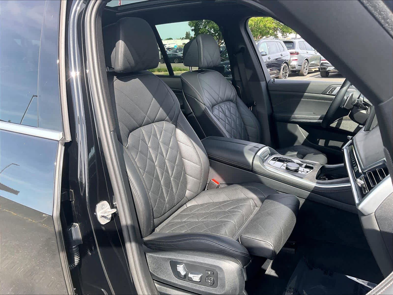 Used 2024 BMW X5 xDrive40i image 9