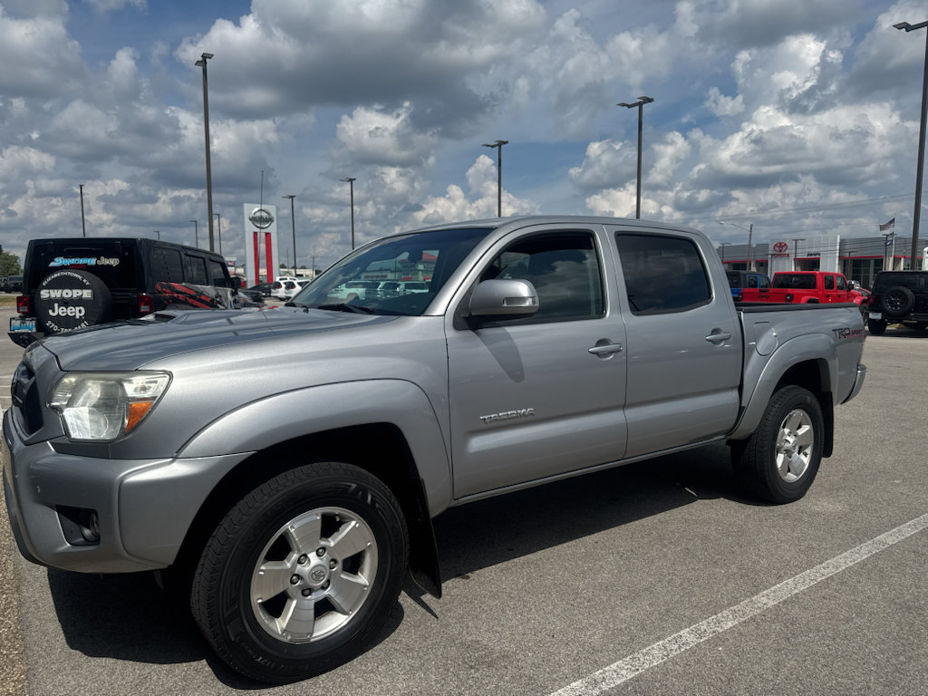 Used 2015 Toyota Tacoma 4x4 Double Cab w/ TRD Sport Package image 3