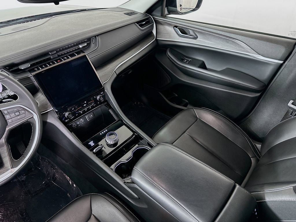 Used 2023 Jeep Grand Cherokee L Limited image 32
