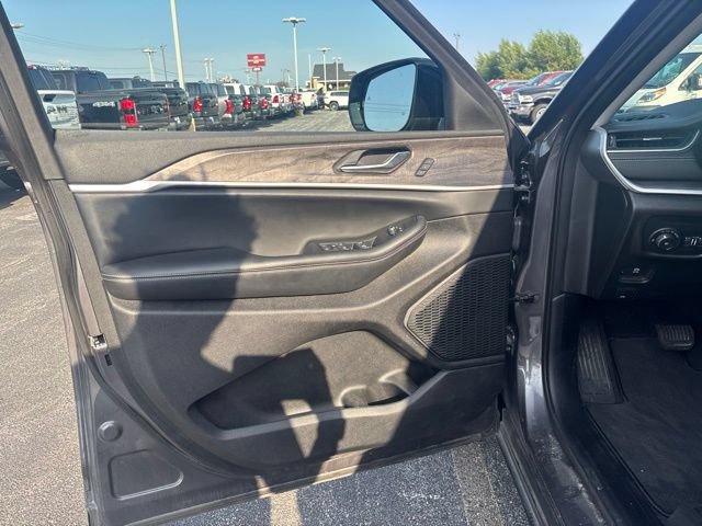 Used 2023 Jeep Grand Cherokee L Limited w/ Trailer Tow Group (B) AWD/4WD image 14