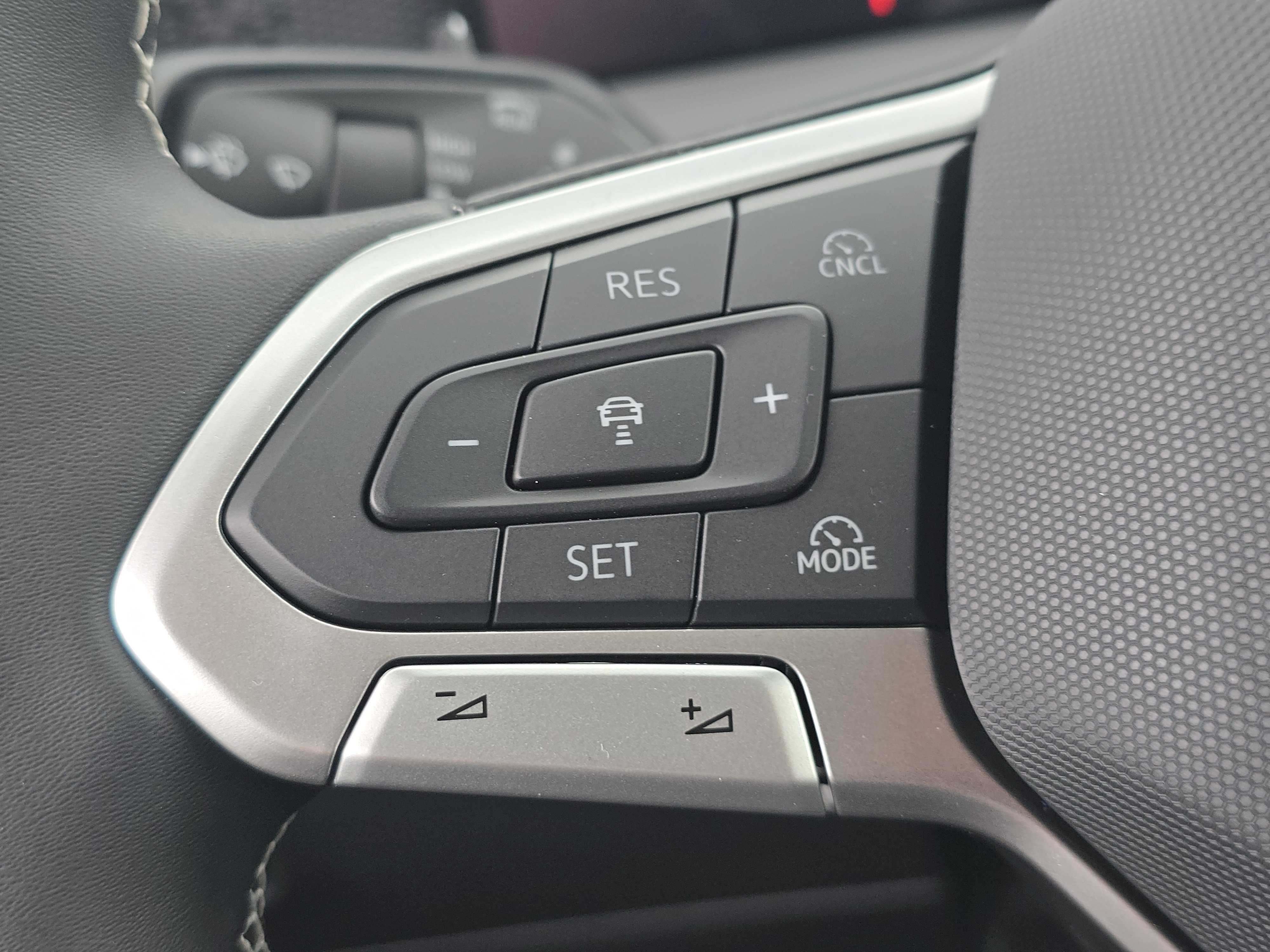 New 2026 Volkswagen Tiguan SE FWD image 22