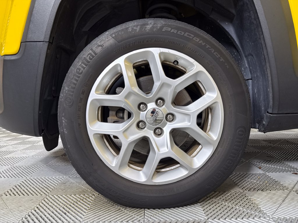 Used 2018 Jeep Renegade Latitude w/ Cold Weather Group AWD/4WD image 23