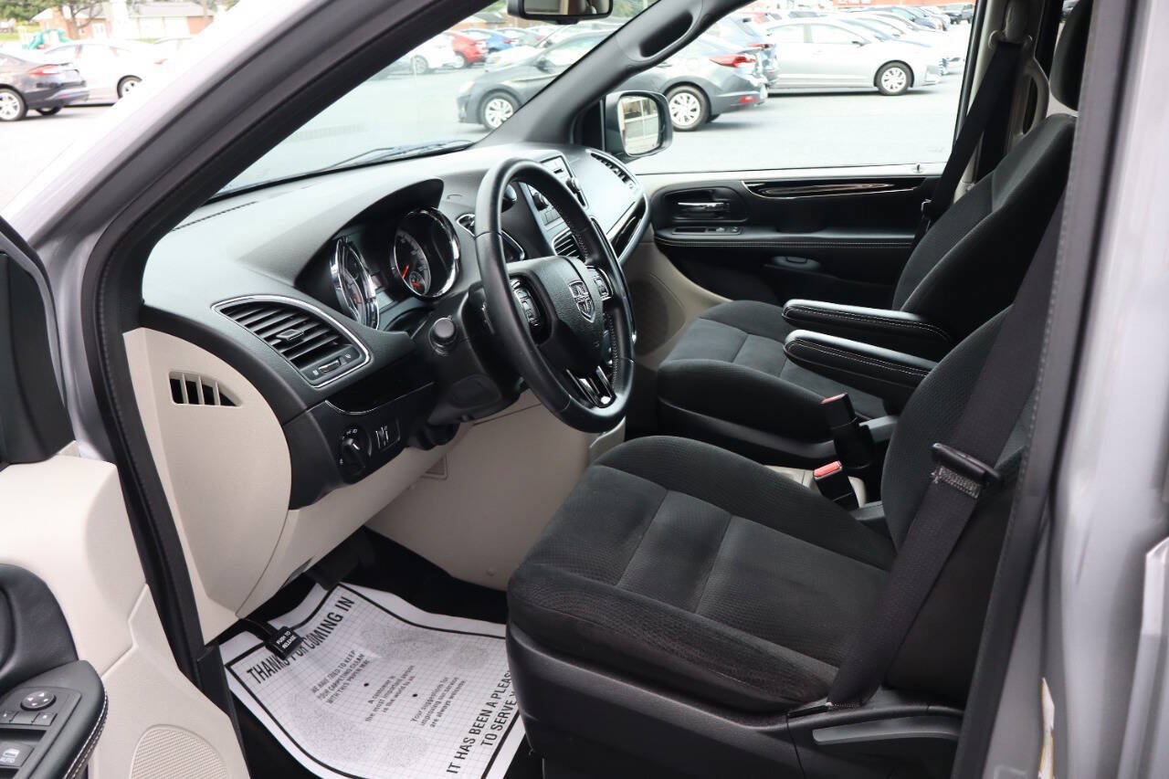 Used 2016 Dodge Grand Caravan SE FWD image 6