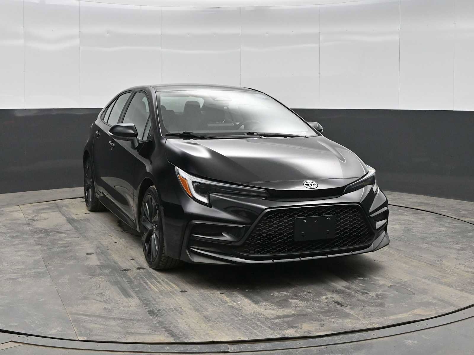 Used 2024 Toyota Corolla SE video 2