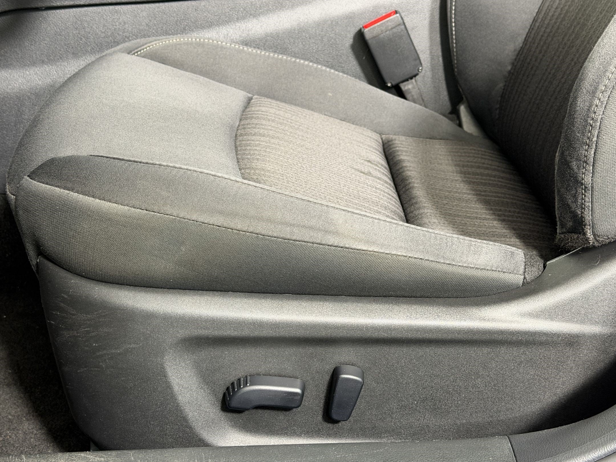 Used 2025 Nissan Altima 2.5 SV FWD image 13
