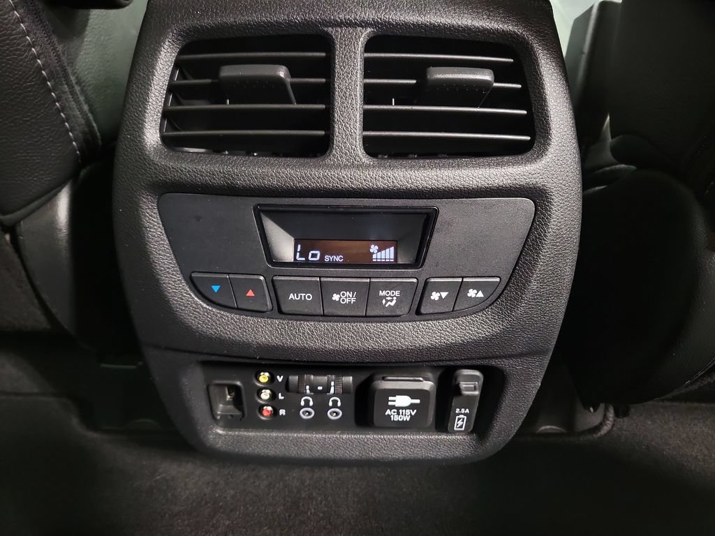 Used 2018 Honda Pilot Touring image 29
