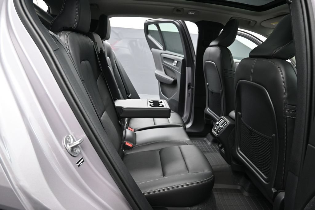 New 2026 Volvo XC40 B5 Core w/ Protection Package Premier AWD/4WD image 15