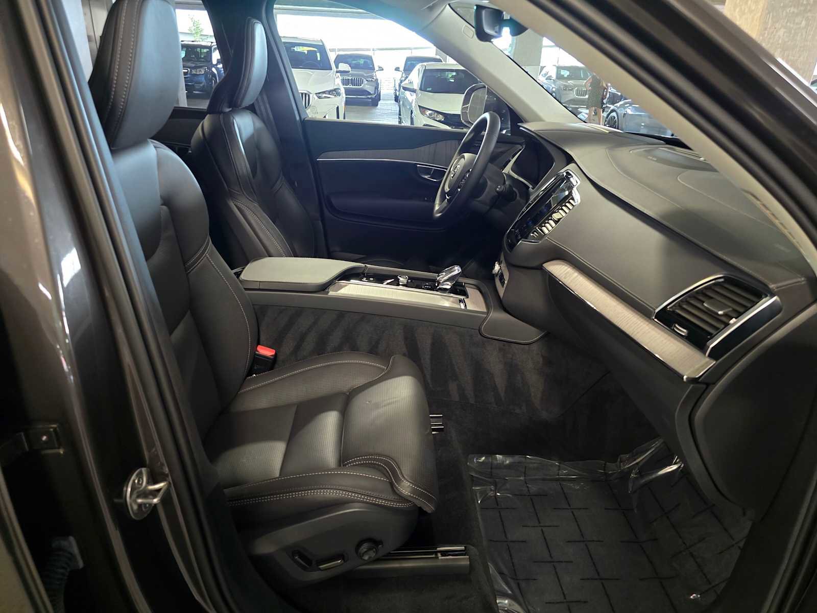 Used 2025 Volvo XC90 B6 Ultra w/ Protection Package Premier image 30
