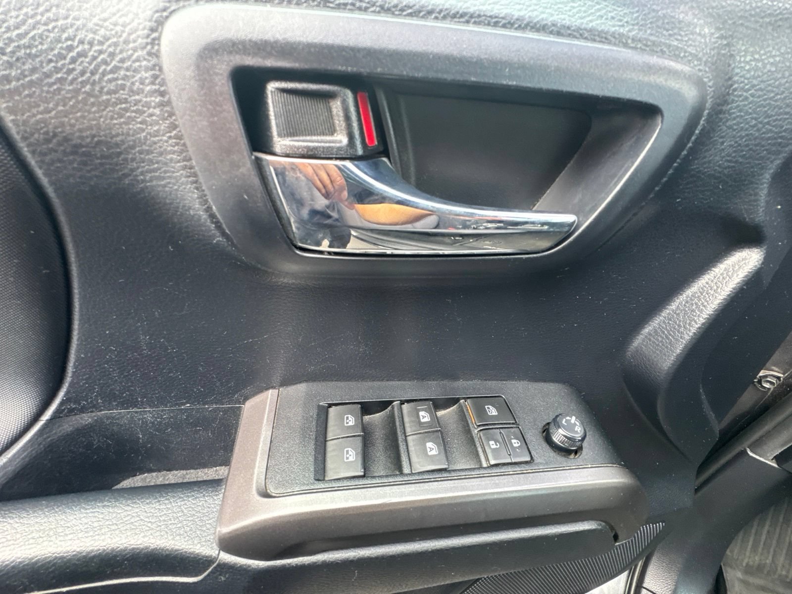 Used 2019 Toyota Tacoma TRD Sport w/ Technology Package RWD image 9