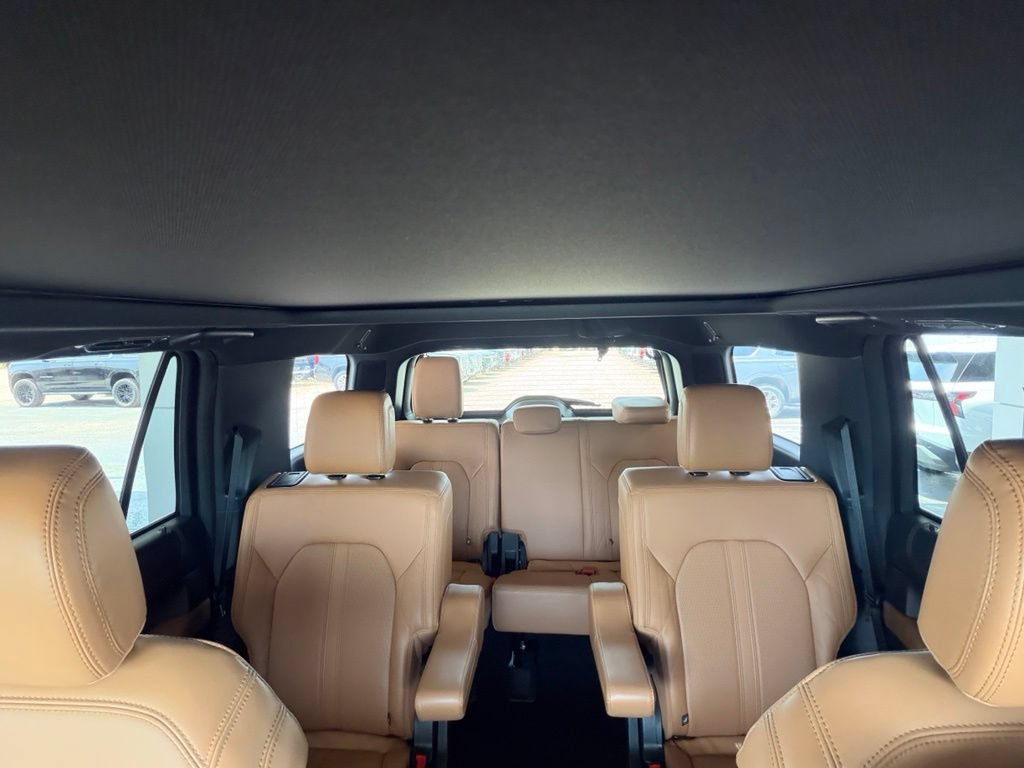 Used 2024 Ford Expedition Platinum AWD/4WD image 27