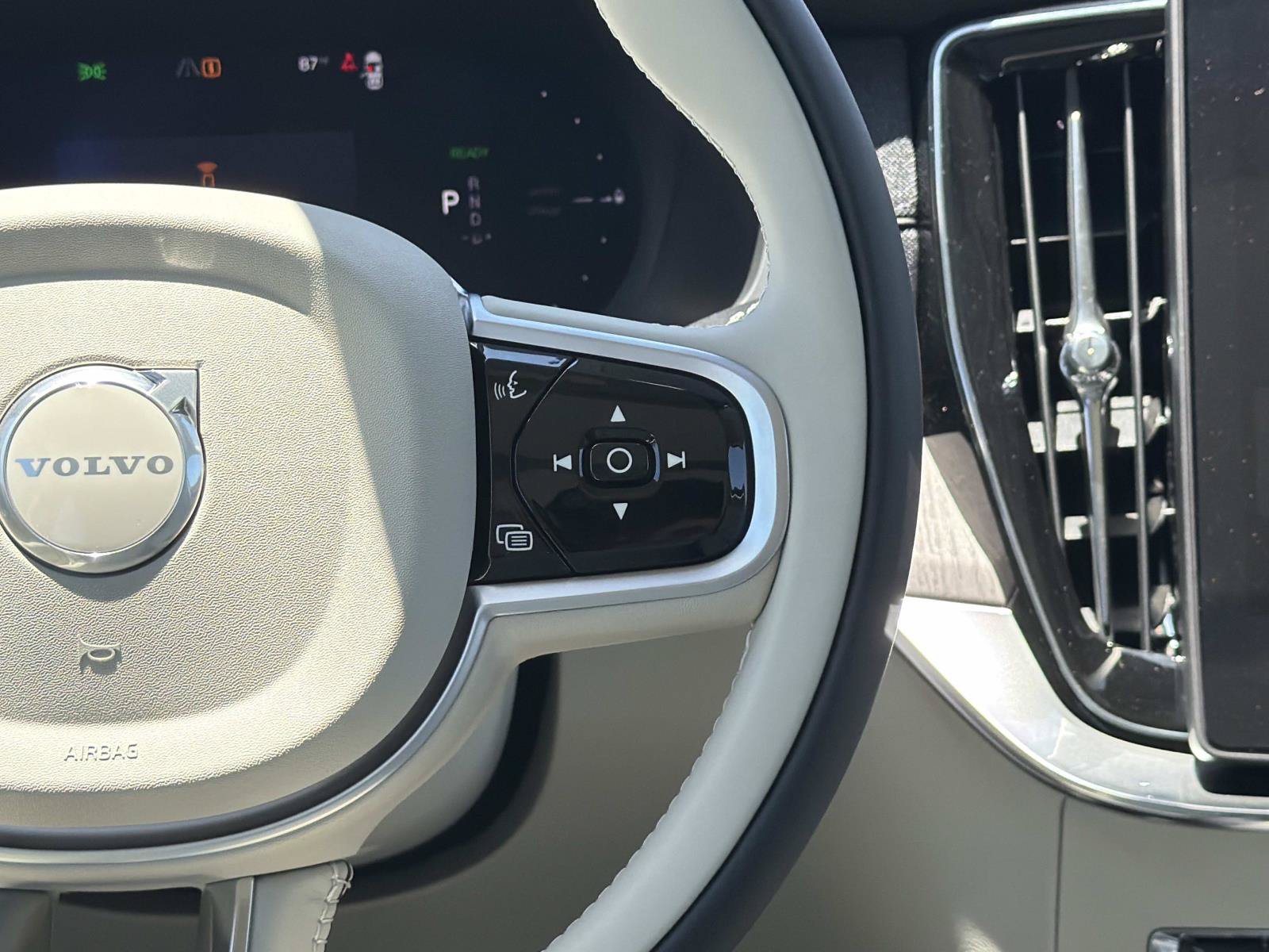 New 2026 Volvo XC90 T8 Ultra w/ Lounge Package AWD/4WD image 9