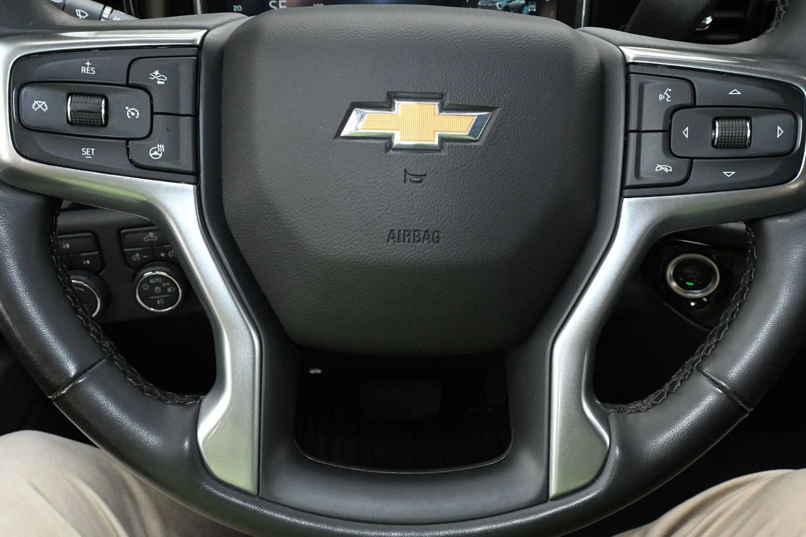 Used 2025 Chevrolet Silverado 2500 LT w/ Convenience Package AWD/4WD image 20