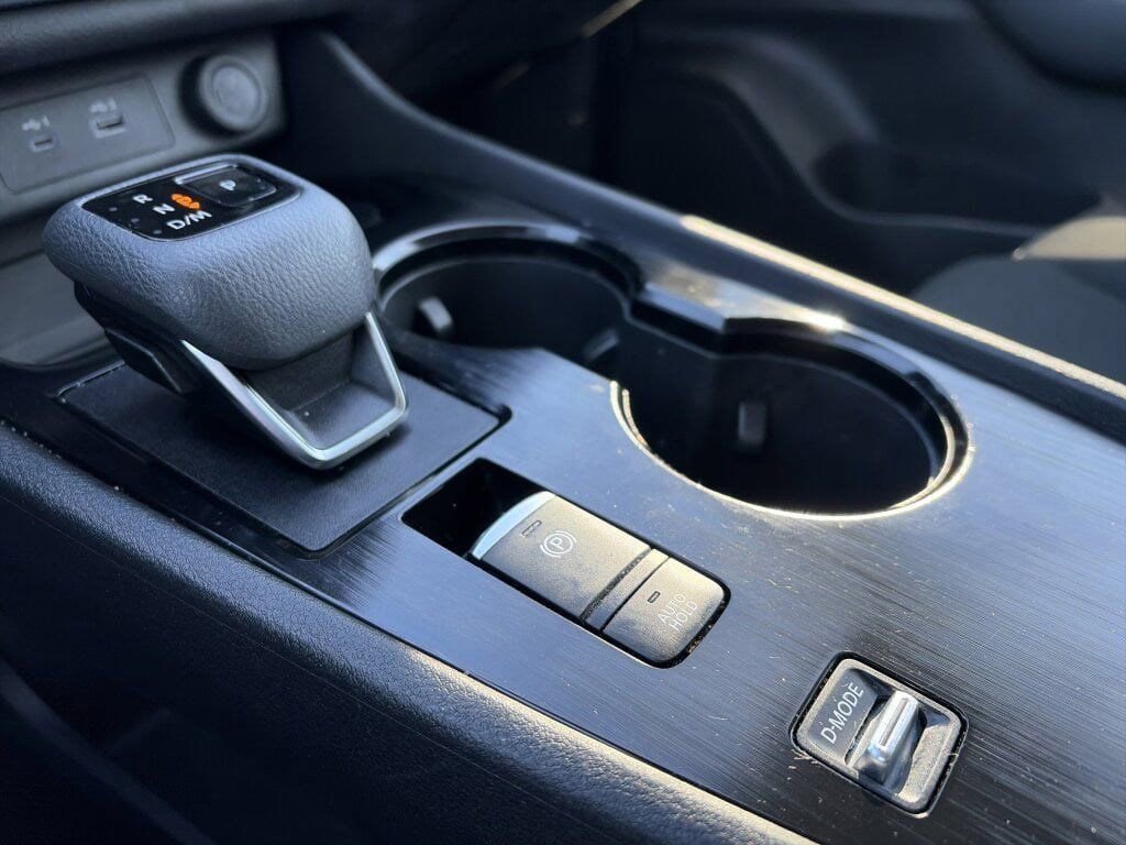 Used 2023 Nissan Rogue S image 16