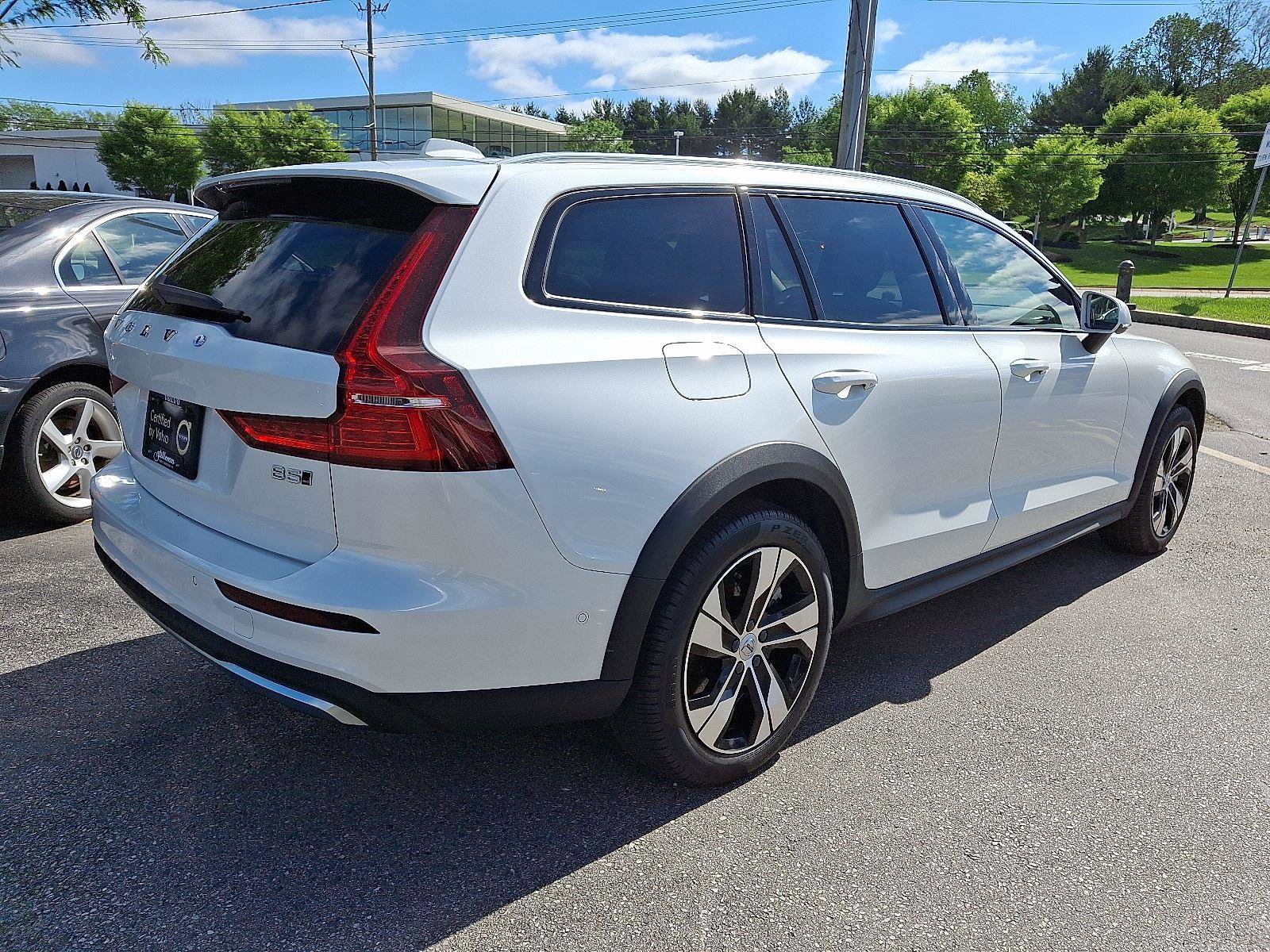 Certified 2024 Volvo V60 B5 Cross Country Plus image 6