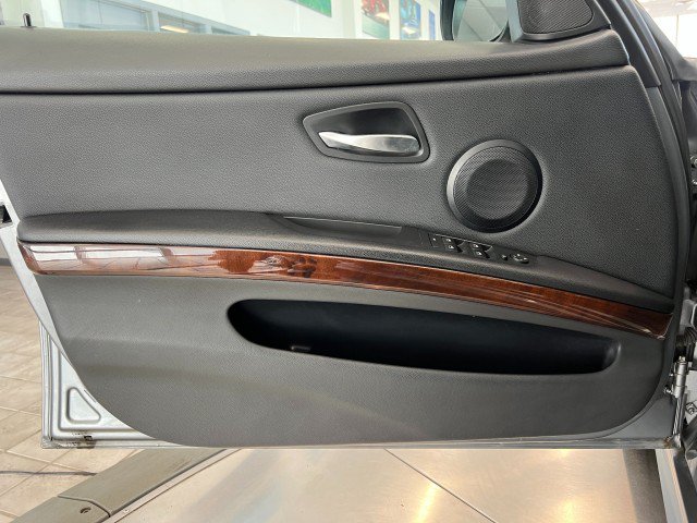 Used 2011 BMW 335i xDrive Sedan AWD/4WD image 12