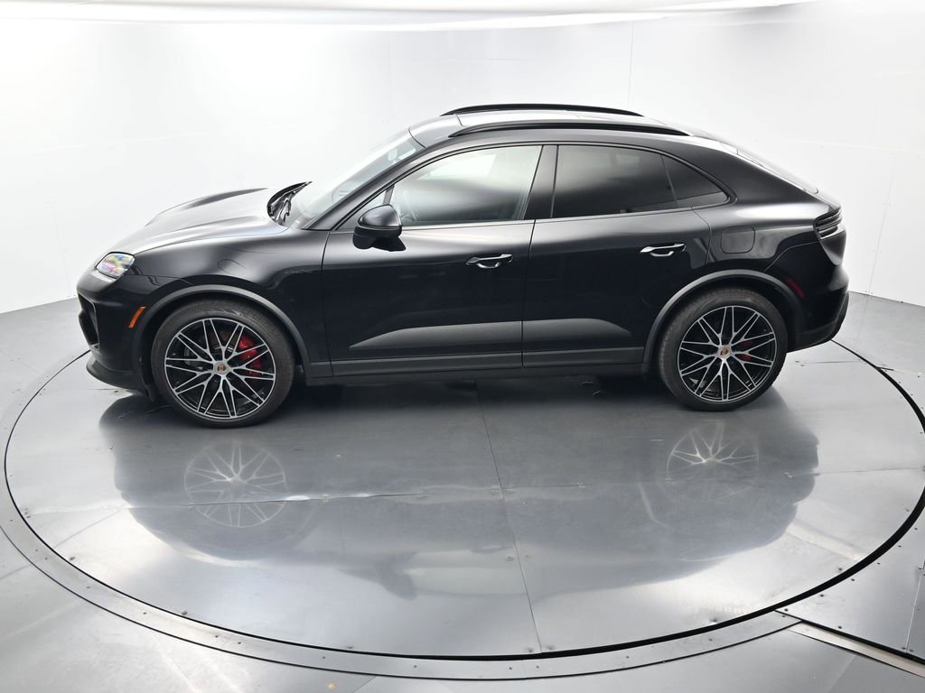 Certified 2025 Porsche Macan 4S Electric AWD/4WD image 34