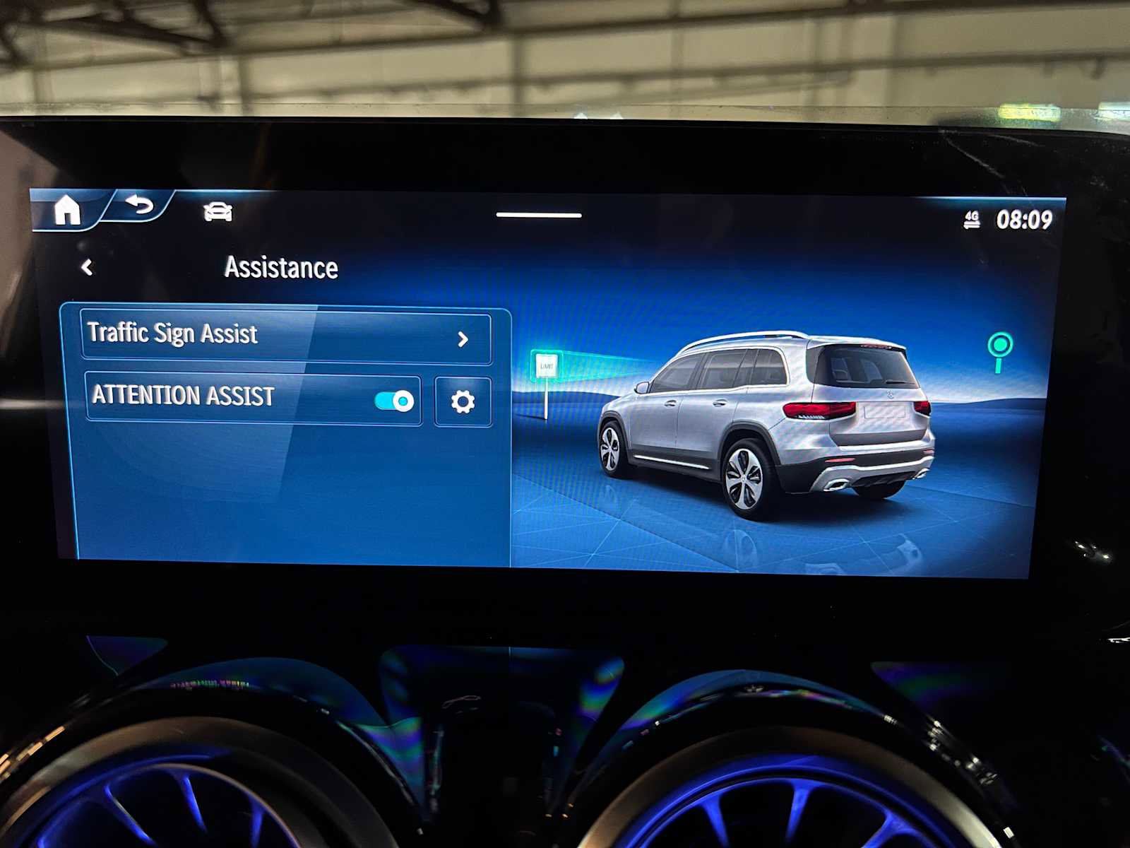 Used 2025 Mercedes-Benz GLB 250 4MATIC image 30