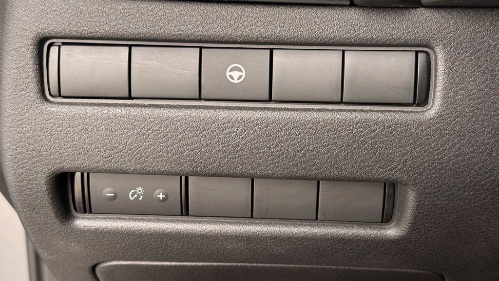 Used 2023 Nissan Rogue SV FWD image 30