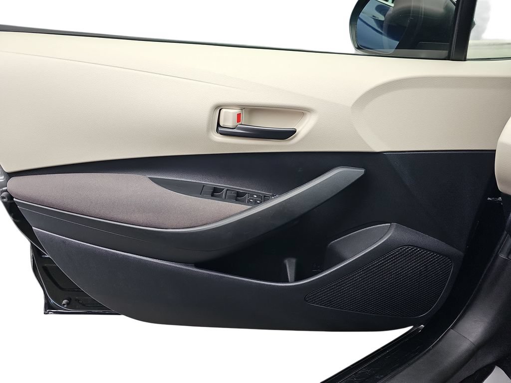 Used 2022 Toyota Corolla LE FWD image 25