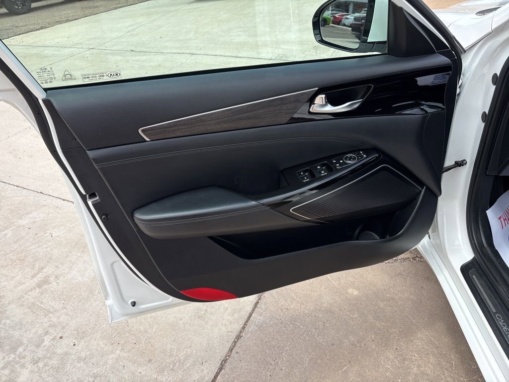 Used 2020 Kia Cadenza Technology image 13