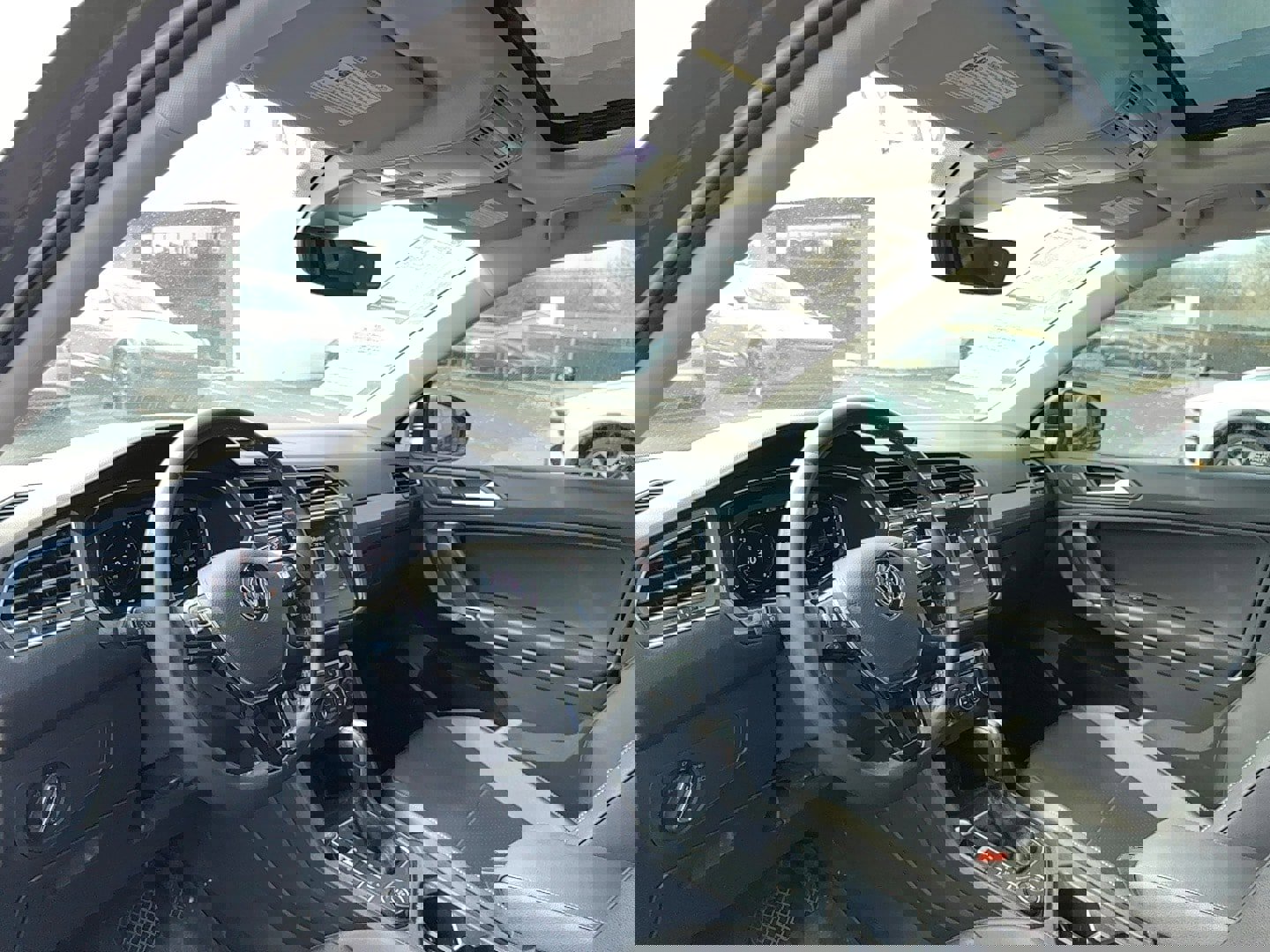 Used 2020 Volkswagen Tiguan SEL image 10