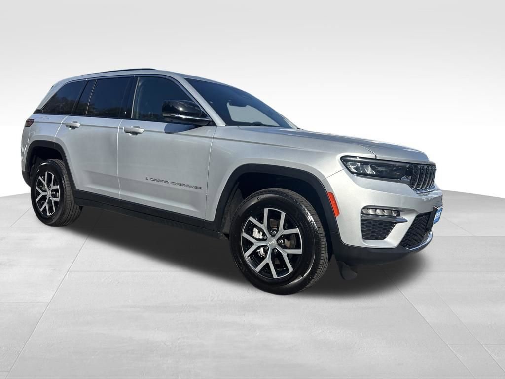 Used 2025 Jeep Grand Cherokee Limited image 24