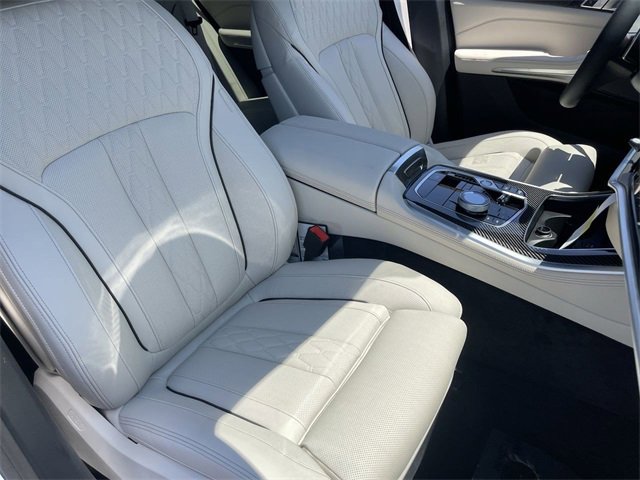 New 2026 BMW X5 M60i w/ Executive Package image 11