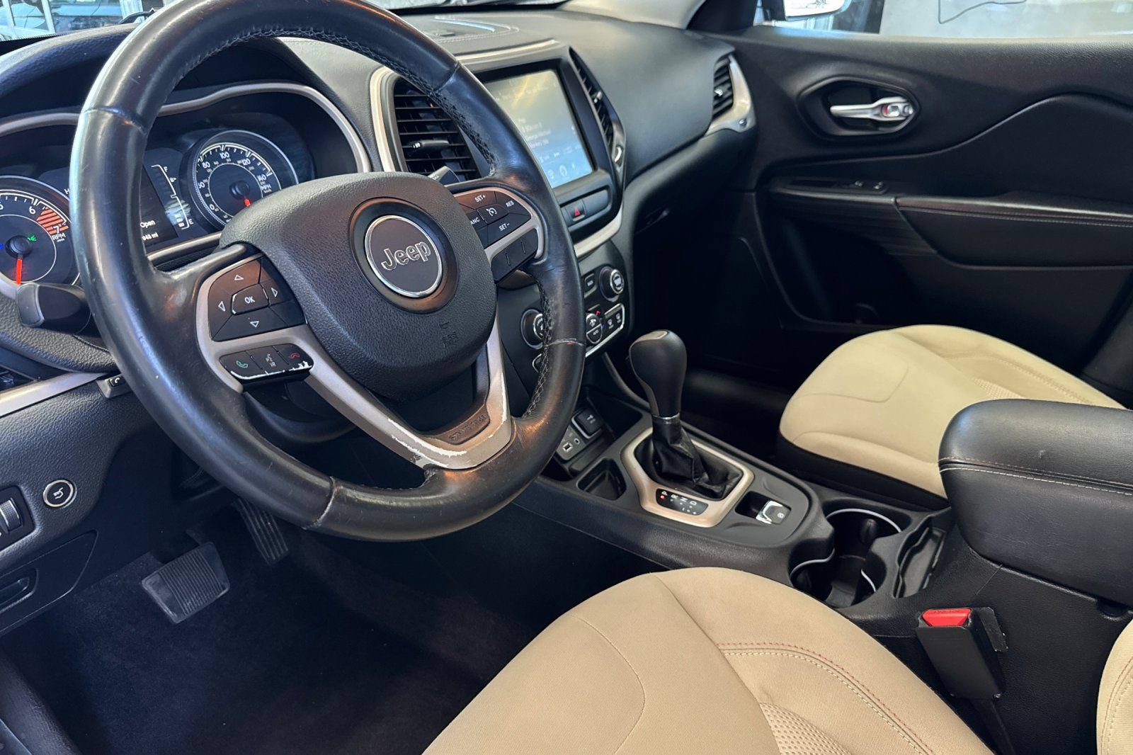 Used 2016 Jeep Cherokee 75th Anniversary FWD image 10