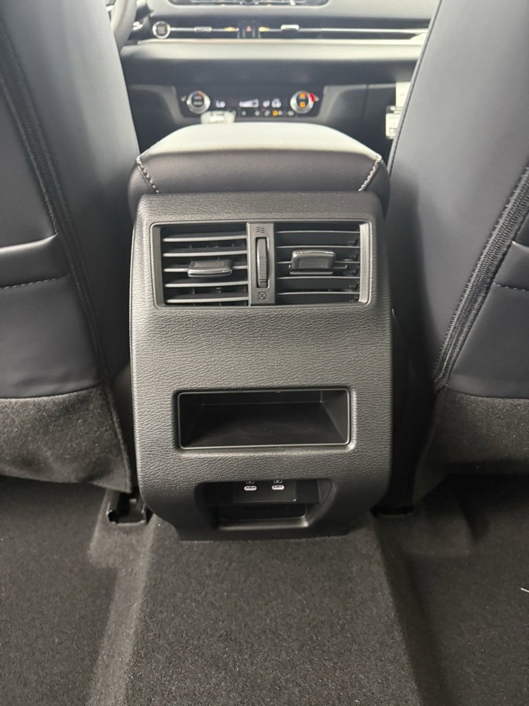 New 2025 Mitsubishi Outlander SE image 31