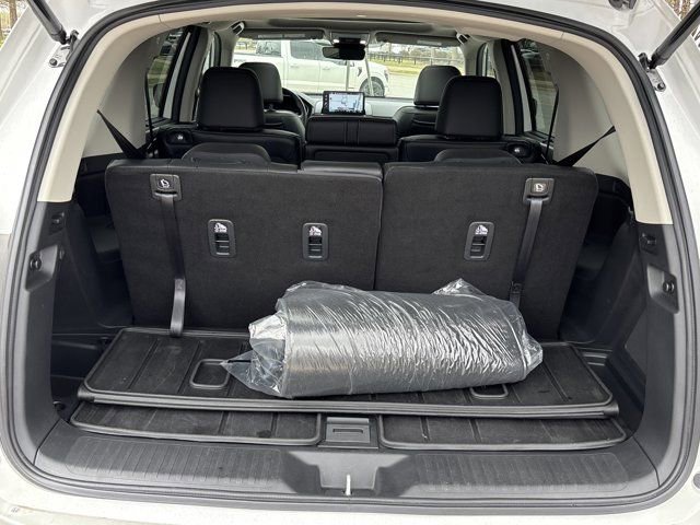 Used 2025 Honda Pilot Elite image 8
